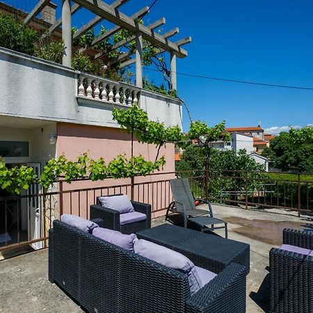Oliva Apartment Vrbnik Exterior foto