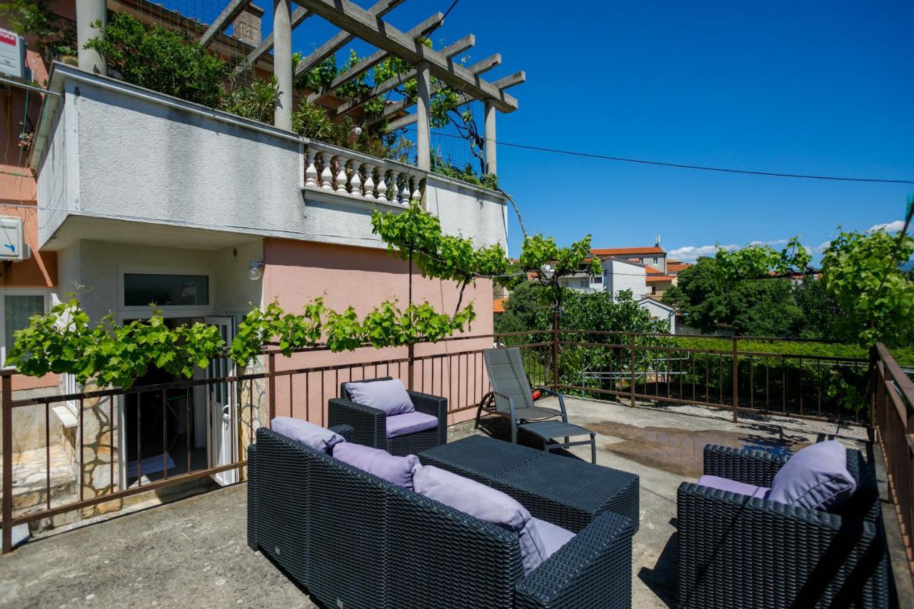 Oliva Apartment Vrbnik Exterior foto